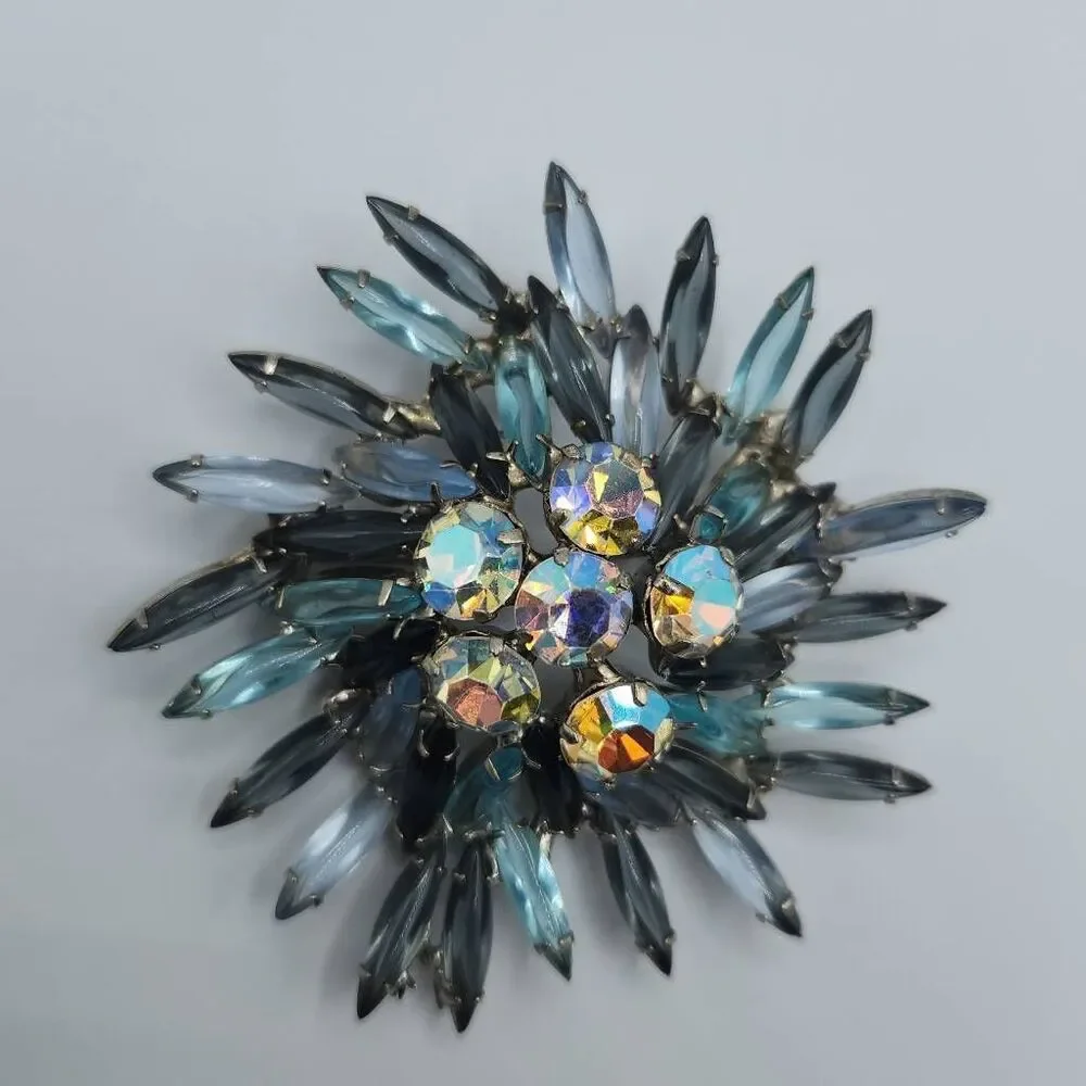 Vtg Unsigned Swirl Round Floral Burst Glass & AB Rhinestone Brooch Blue Gray OS - Picture 4 of 9